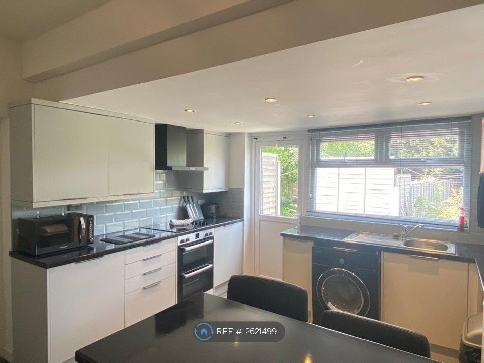 Property photo 3 of 17 Fully Equpied Brand New Kicthen