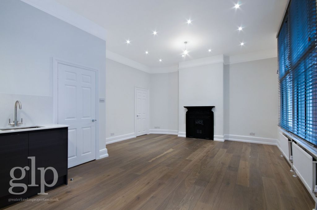 Property photo 2 of 9 975002