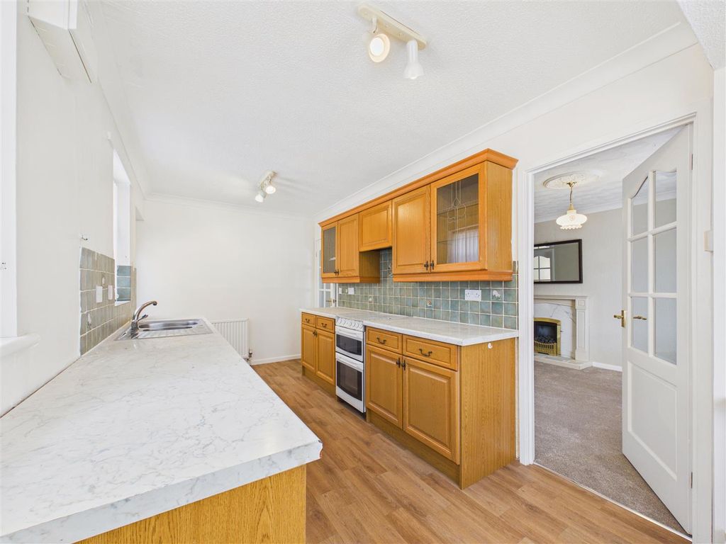 Property photo 2 of 11 Kitchen