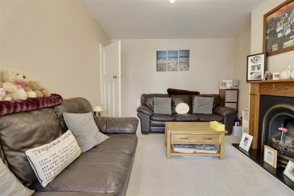 Property photo 3 of 15 8Baf4Aa9-C3A4-46D5-83Ec-75978E3D3084_1_201_A.Jpeg