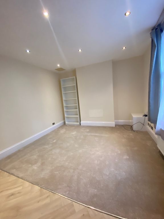 Property photo 2 of 7 Reception Romm