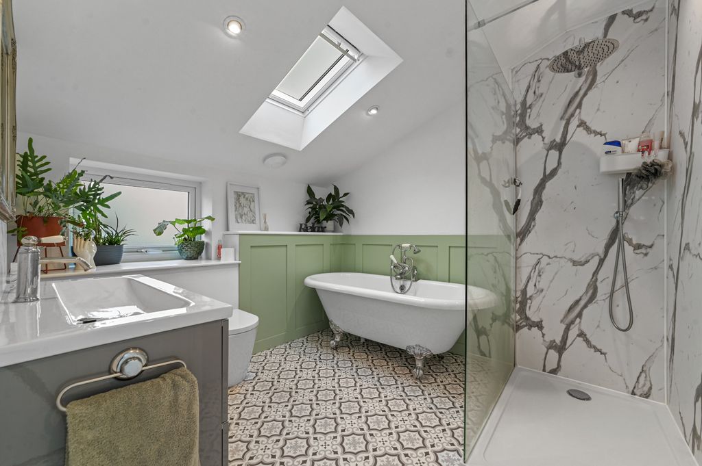 Property photo 1 of 27