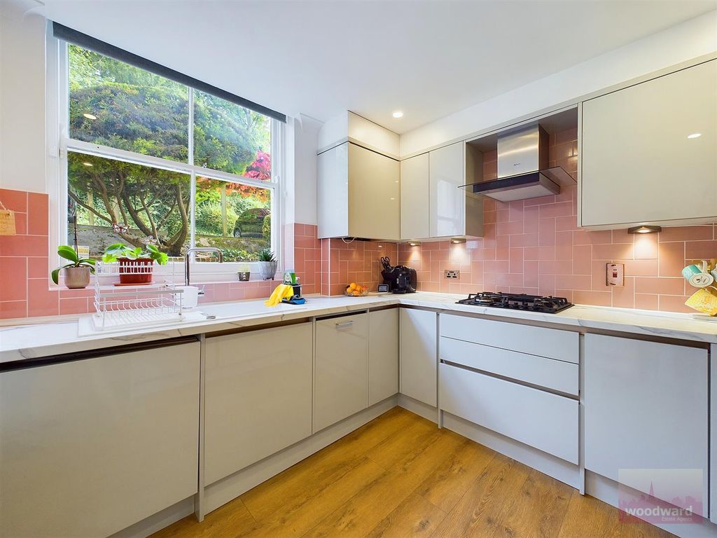 Property photo 2 of 14 Cam01320G0-Pr0255-Still011.Jpg