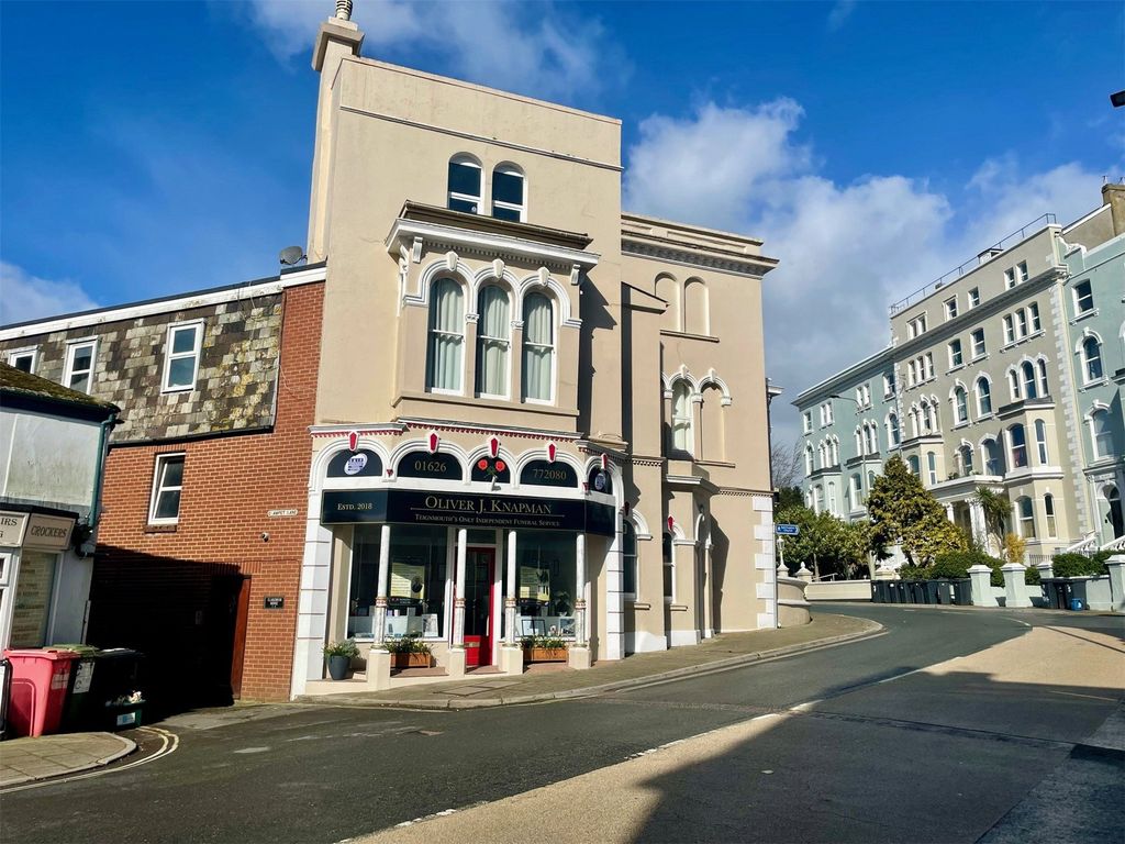 Property photo 1 of 8 Front