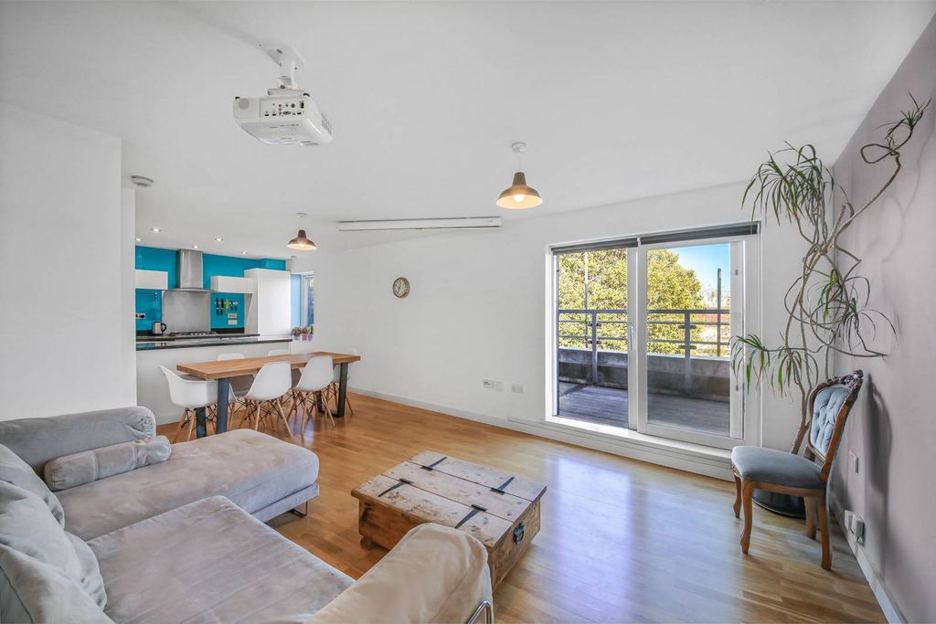 Property photo 3 of 8