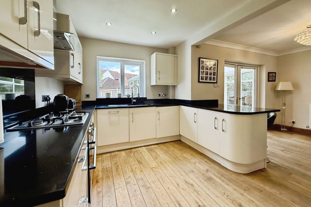 Property photo 3 of 14 Kitchen/Diner