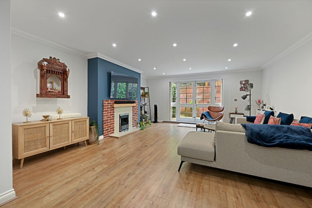 Property photo 1 of 15 Immaculate 3 Bedroom End Of Terraced In Gated Development With Garden, Two Allocated Parking Space & Gym Complex On Site