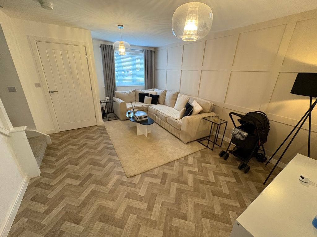 Property photo 2 of 11