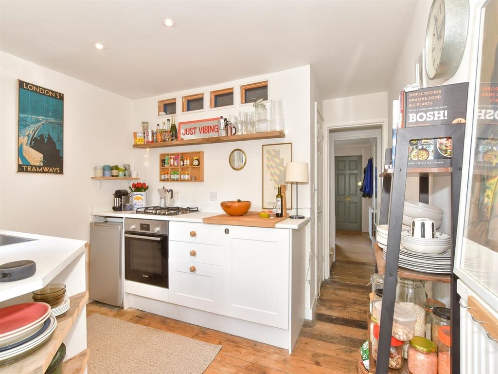 Property photo 3 of 9 Kitchen