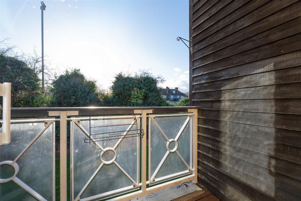 Property photo 3 of 20 Bluefield Mews, Whitstable