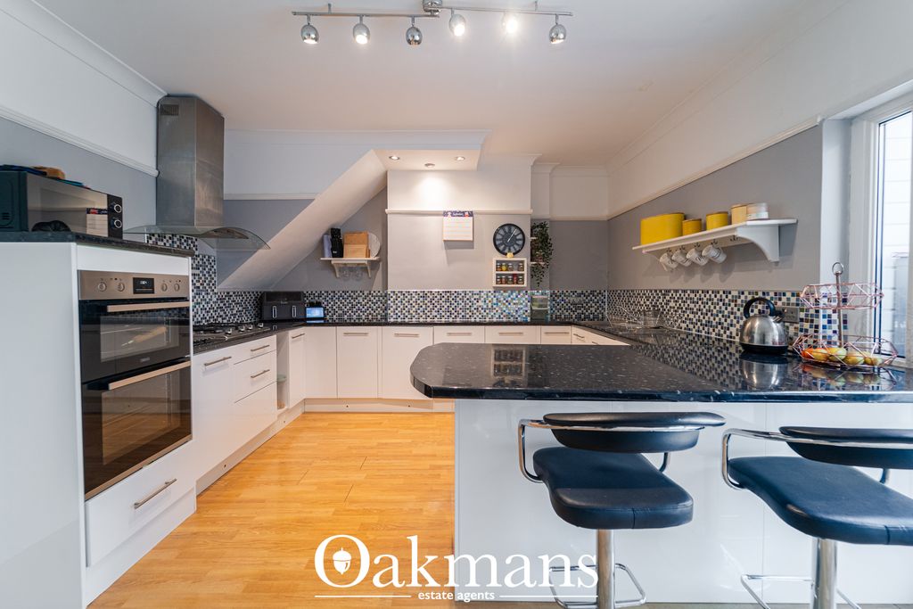 Property photo 3 of 27 Kitchen