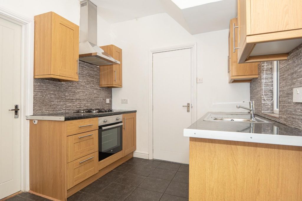 Property photo 3 of 28 Kitchen