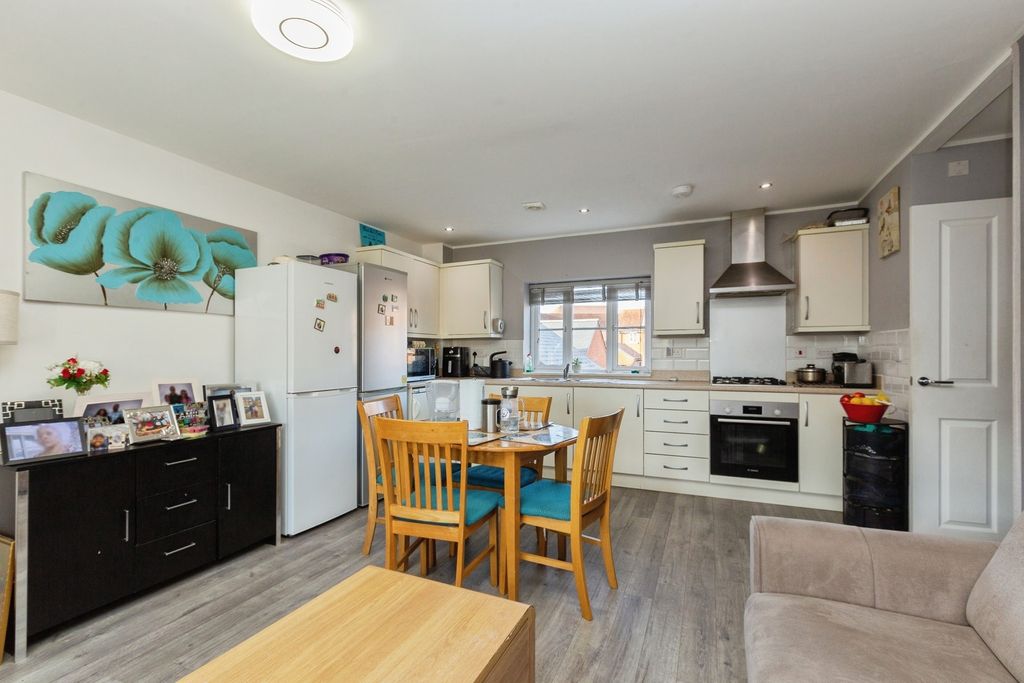 Property photo 3 of 12 Pbox-Img.Jpg