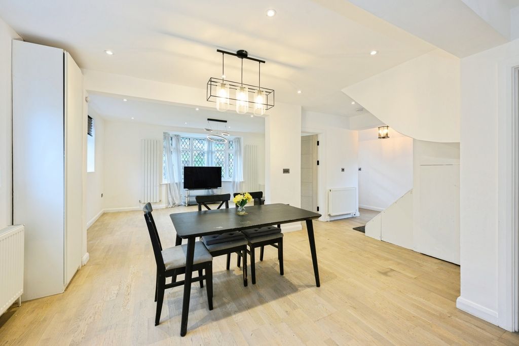 Property photo 3 of 20 Pbox-Img.Jpg