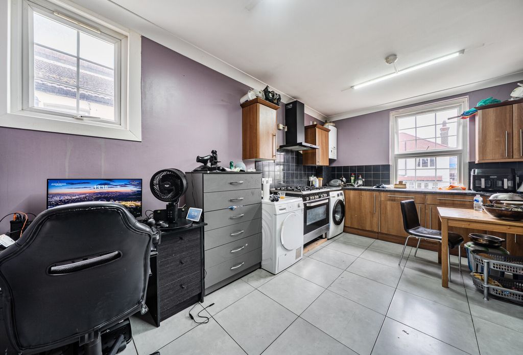 Property photo 2 of 16 1470829-10-6A2023...