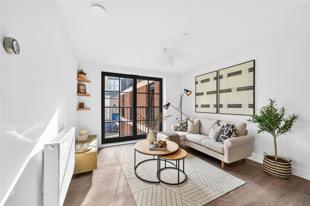 Property photo 3 of 9 Living/Kitchen