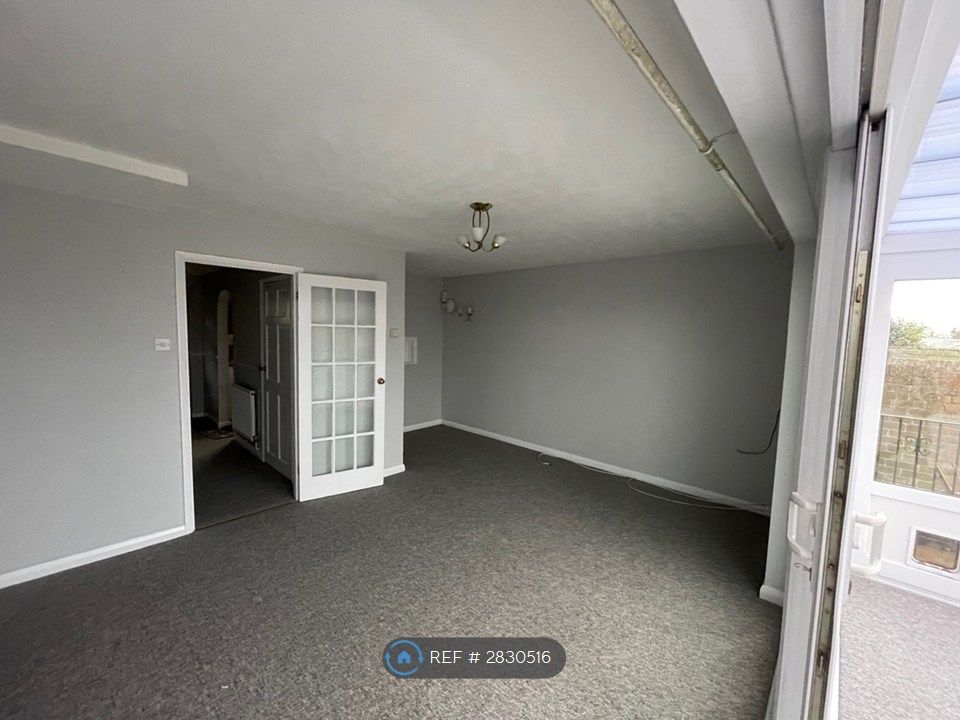 Property photo 3 of 10 Lounge