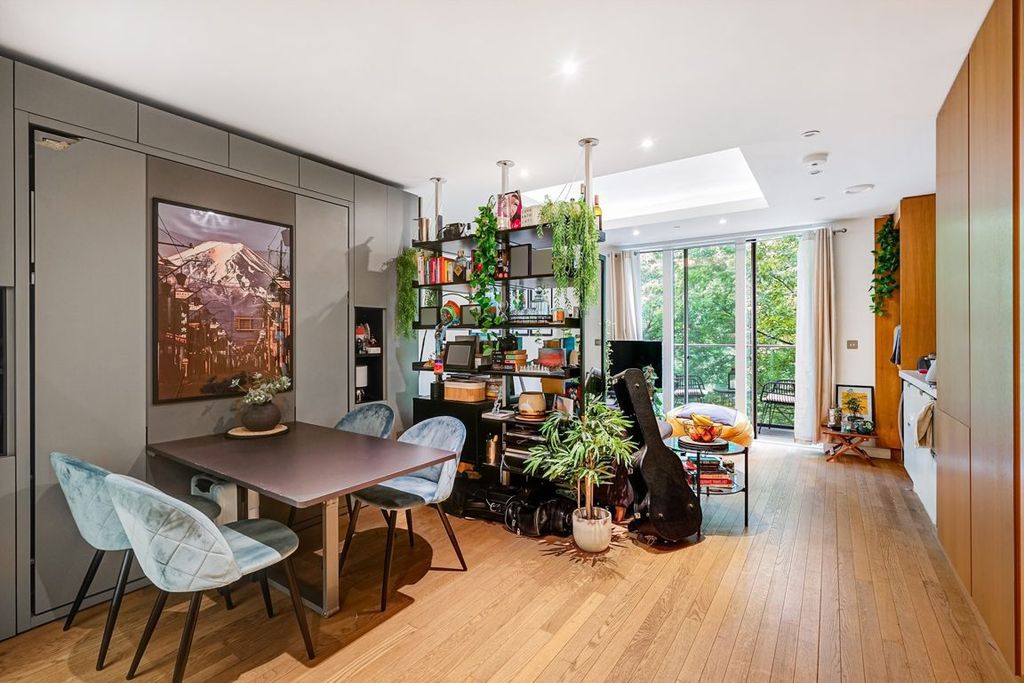 Property photo 2 of 8