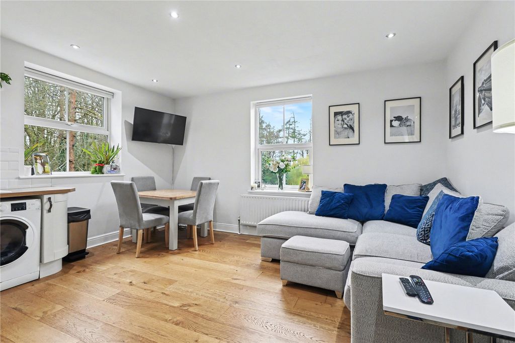 Property photo 3 of 12 Kitch/Living/Dining