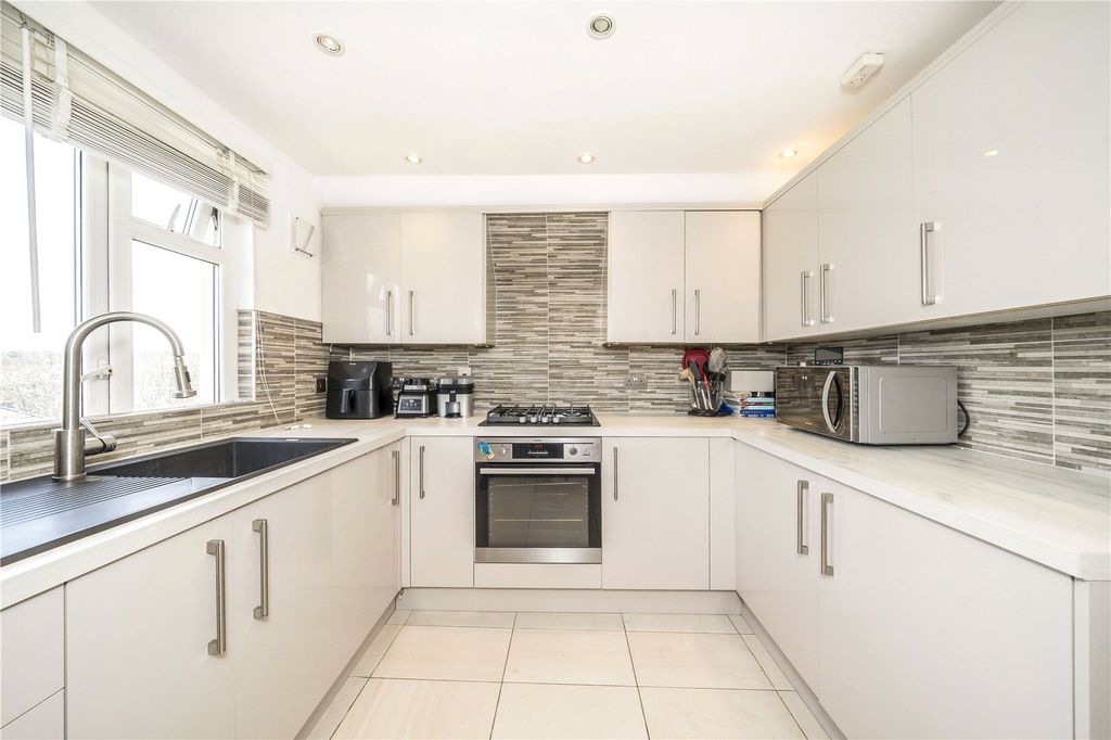 Property photo 2 of 6 Picture No. 10