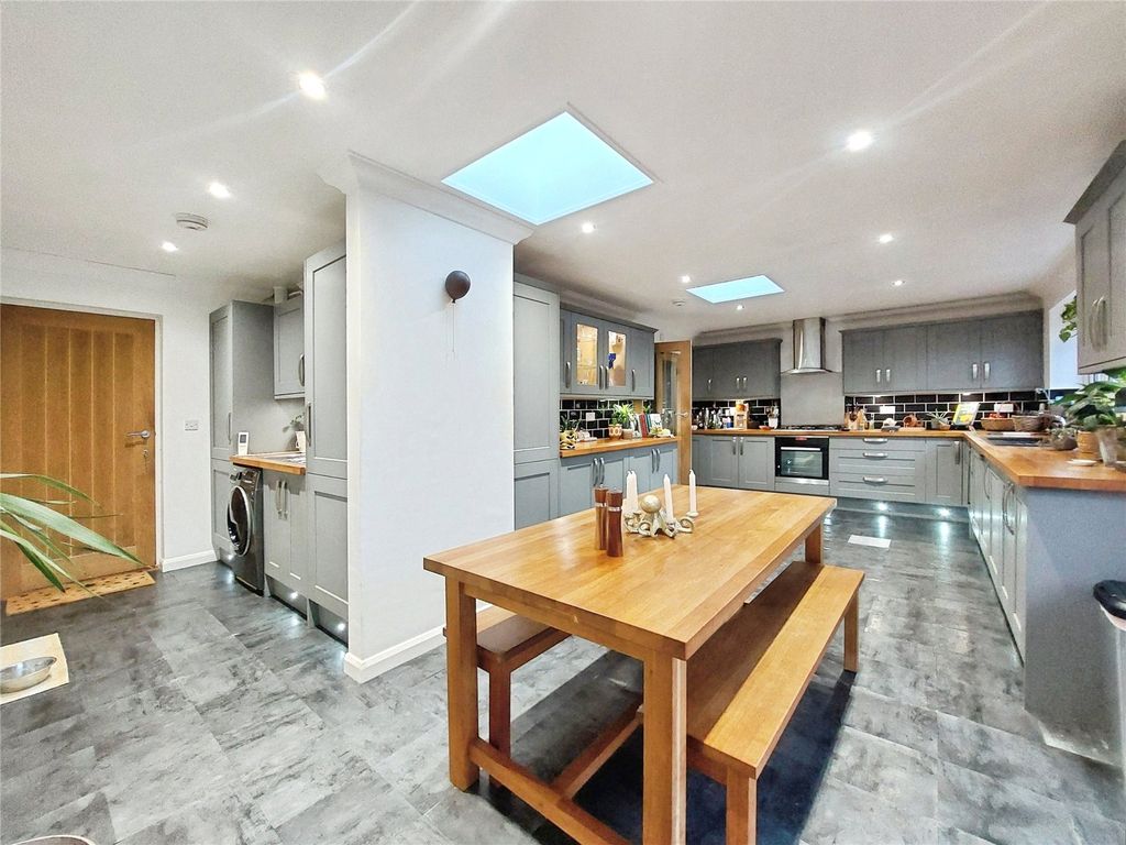 Property photo 2 of 19 Picture No. 11