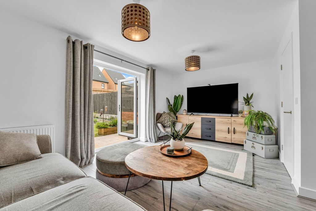 Property photo 3 of 33