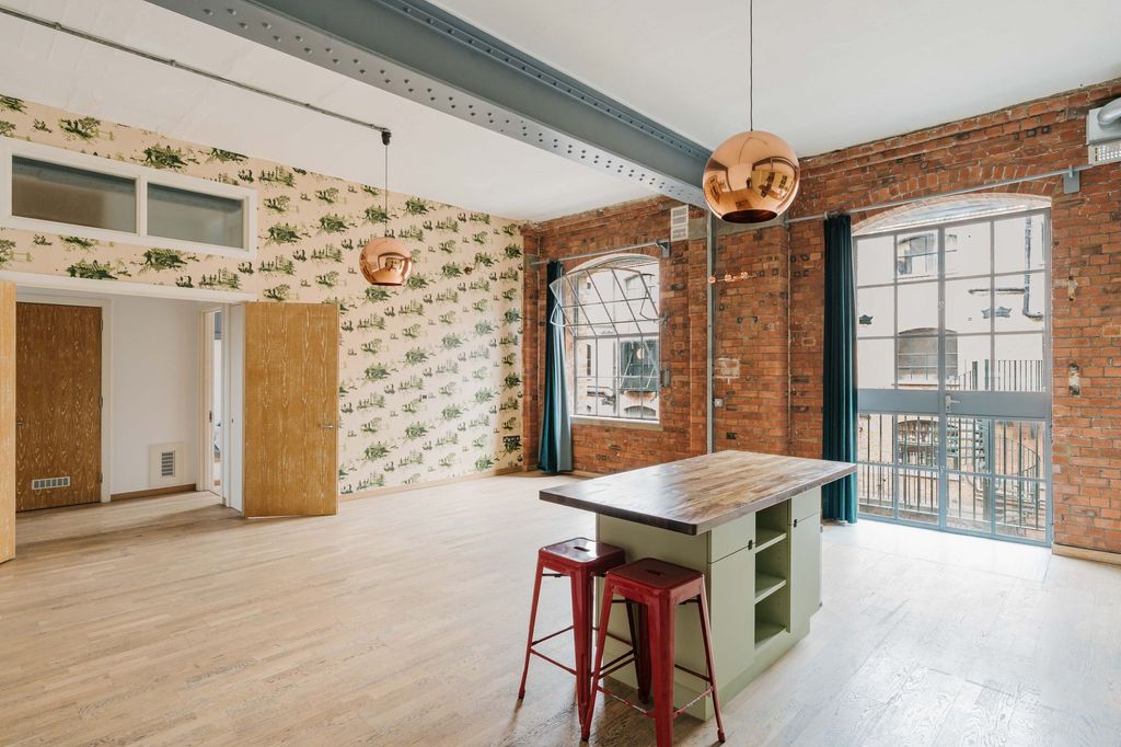 Property photo 3 of 10 Fawe Street E14