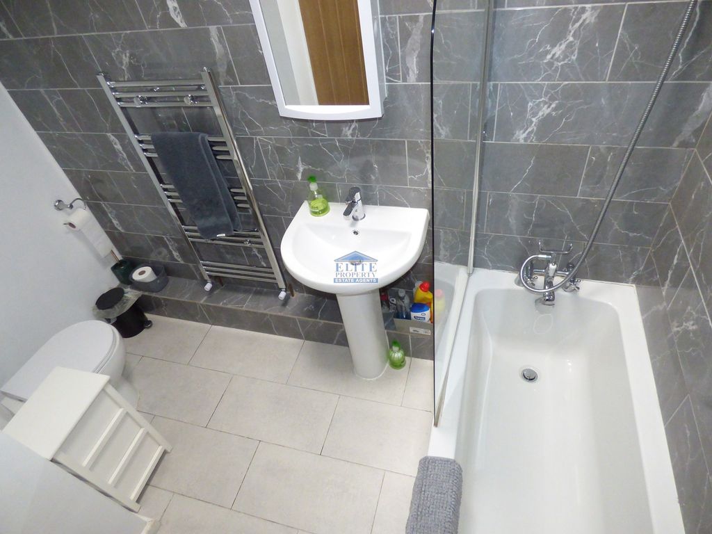 Property photo 3 of 13 Bathroom