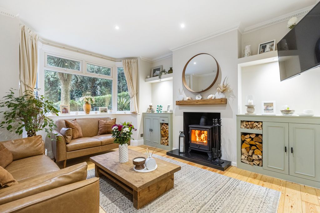 Property photo 2 of 11 R6M21104-Hdr