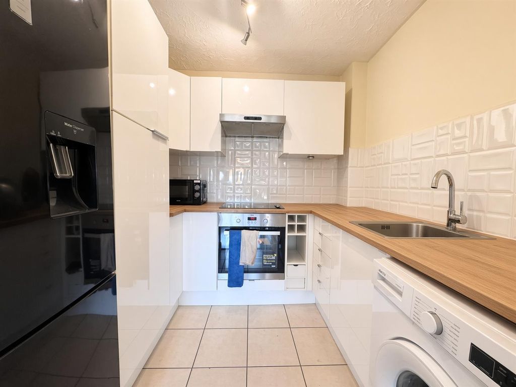 Property photo 3 of 6 Kitchen.Jpg