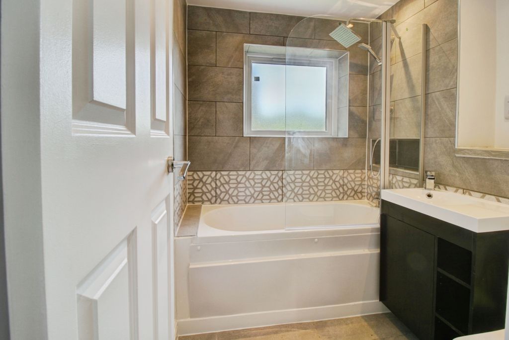 Property photo 3 of 16 260A139F-35Nel18