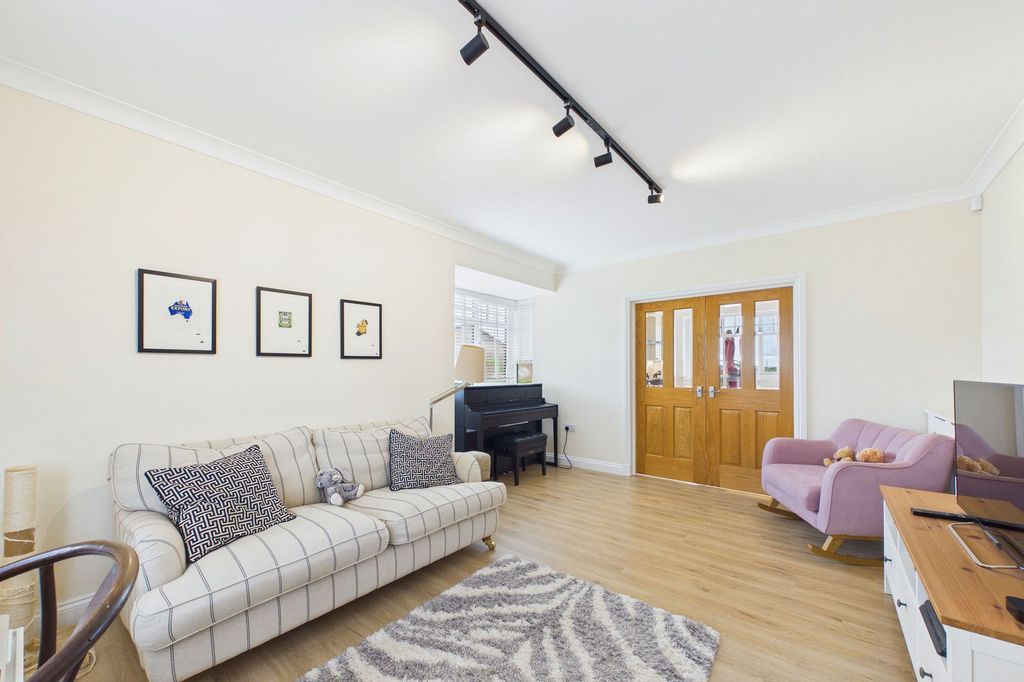 Property photo 3 of 25
