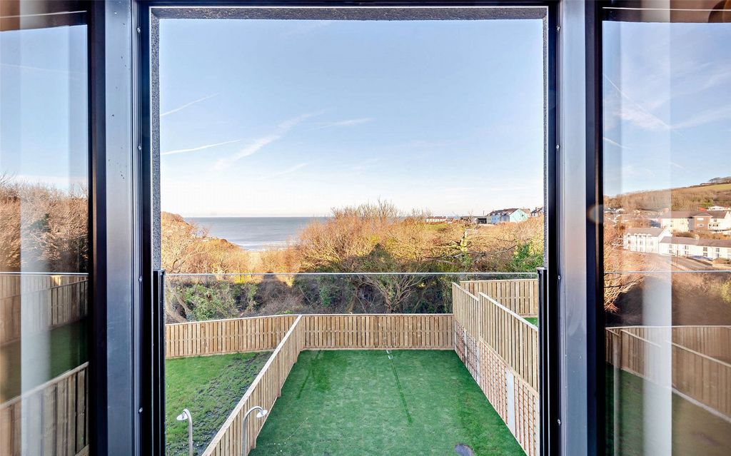 Property photo 3 of 24 Longshore Showhome