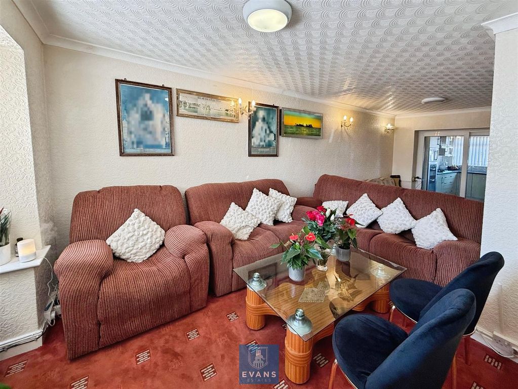 Property photo 2 of 11 Living Room