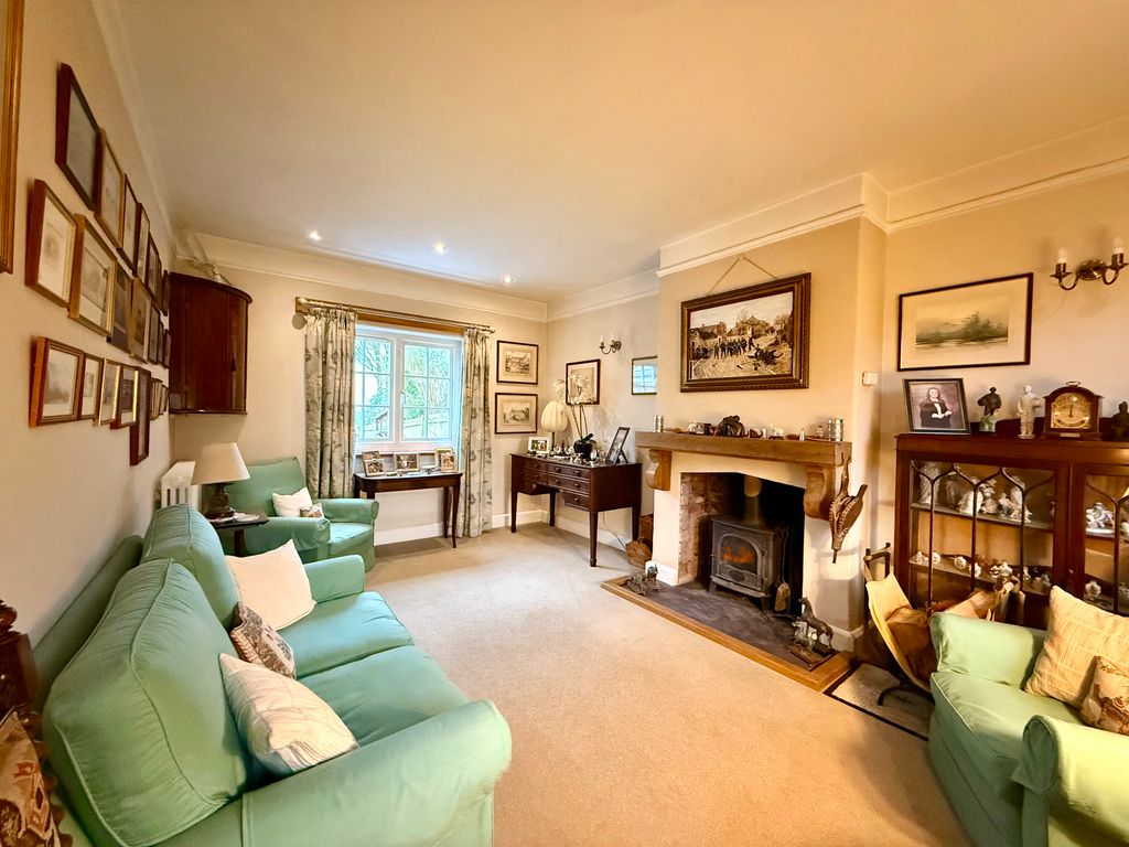 Property photo 2 of 18 Sitting Room