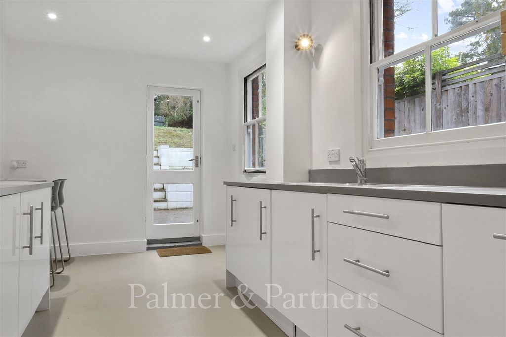 Property photo 3 of 11 Picture No. 01
