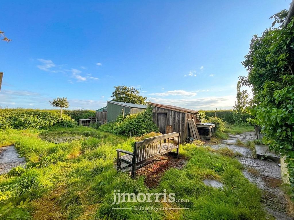 Property photo 2 of 31