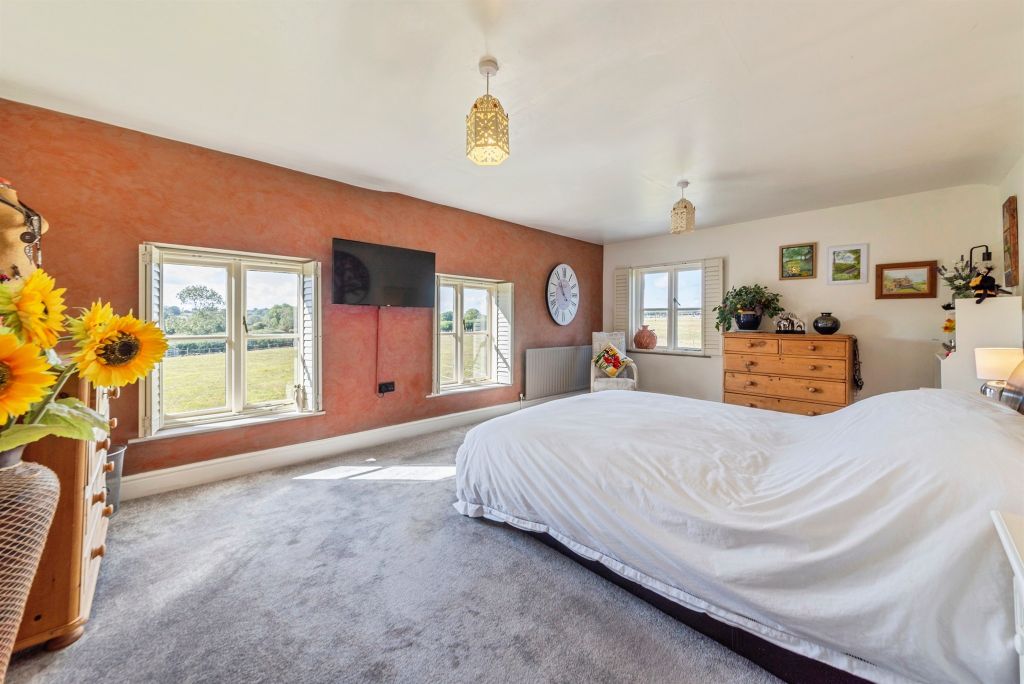 Property photo 3 of 33