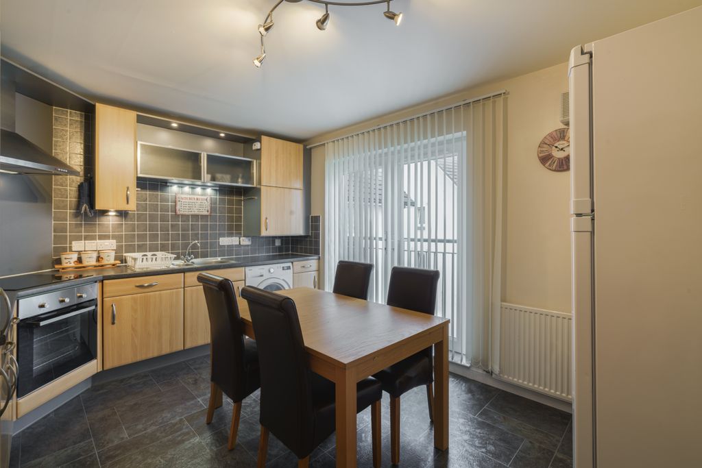 Property photo 3 of 19 Kitchen 3