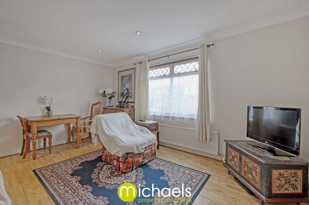 Property photo 3 of 18
