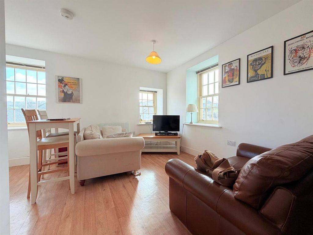 Additional image 4 of 2 bed flat for salePerreyman Square, Tiverton EX16