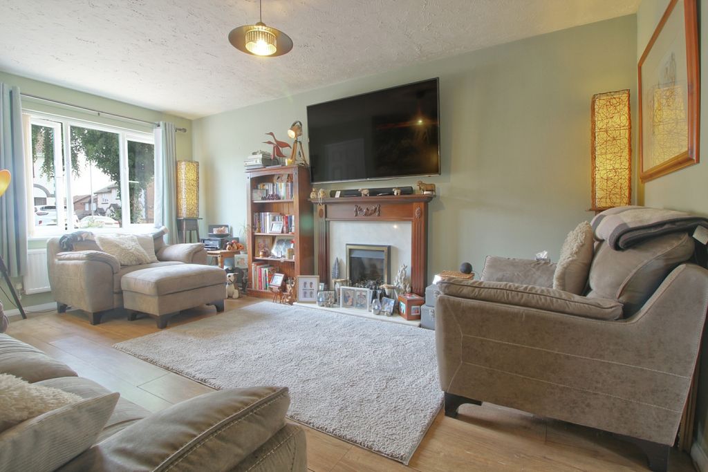 Property photo 2 of 12 Lounge