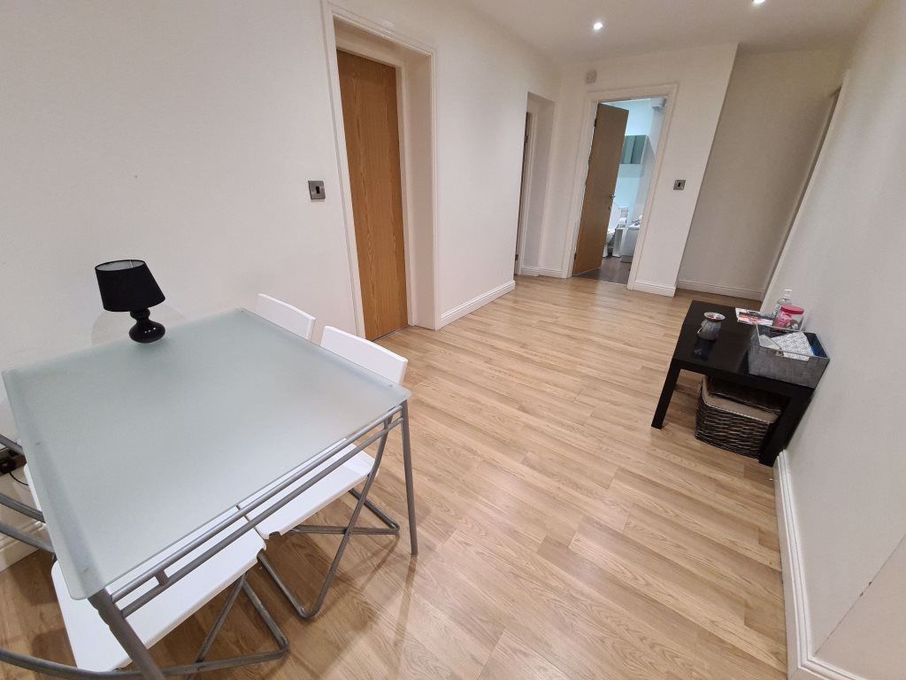 Property photo 2 of 10 A Bright And Clean Contemporary Living Room With W...