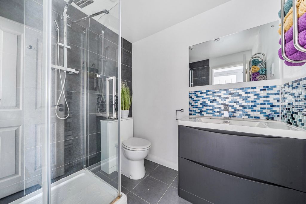 Property photo 3 of 17 En-Suite