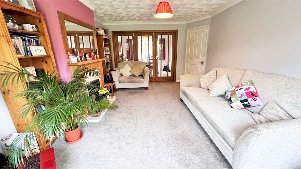 Property photo 2 of 20