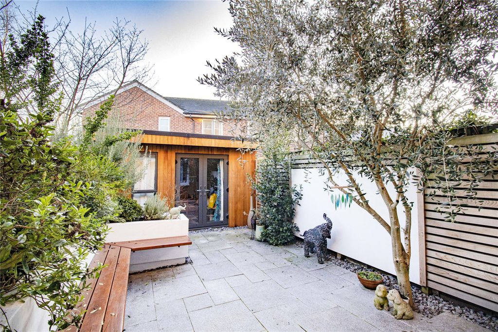 Property photo 3 of 11 Rear