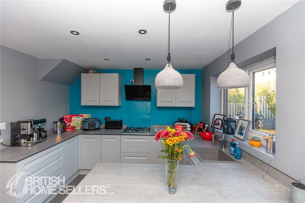 Property photo 2 of 20 Picture No. 16