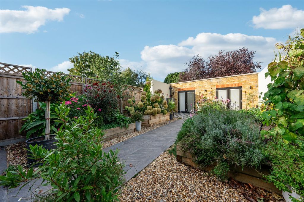 Property photo 3 of 16 Lawford Road, W4 - For Sale