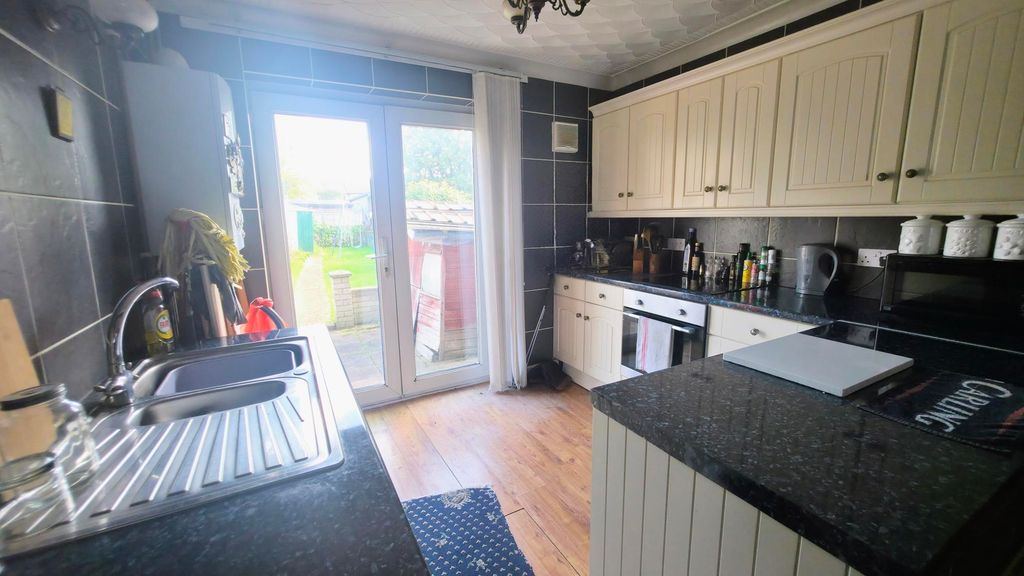 Property photo 3 of 16 Kitchen