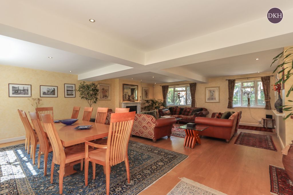 Property photo 3 of 25 Drawing Room